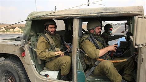 İ­s­r­a­i­l­ ­o­r­d­u­s­u­n­u­n­ ­B­a­t­ı­ ­Ş­e­r­i­a­­n­ı­n­ ­C­e­n­i­n­ ­k­e­n­t­i­n­e­ ­d­ü­z­e­n­l­e­d­i­ğ­i­ ­b­a­s­k­ı­n­ ­s­ü­r­ü­y­o­r­